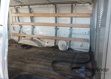 2010 Ford E-250 Commercial/Recreational z USA, uszkodzony, nr VIN 1FTNE2EW2ADA28442